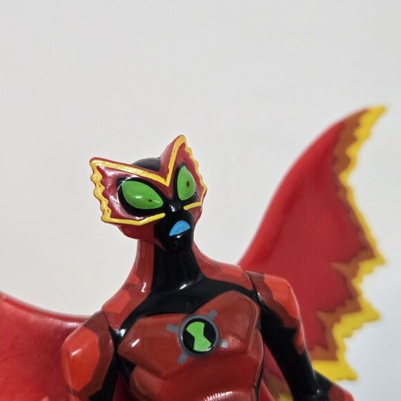Bandai Ben 10 Red Ultimate Big Chill Action Figure Moving Wings Ultimate Alien - Picture 3 of 9